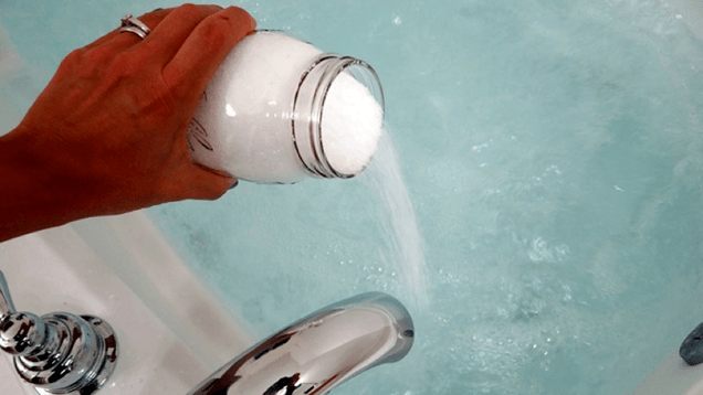 Baden avec du soda pour augmenter un membre