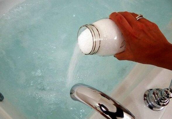 Bain de bicarbonate de soude pour l'agrandissement du pénis